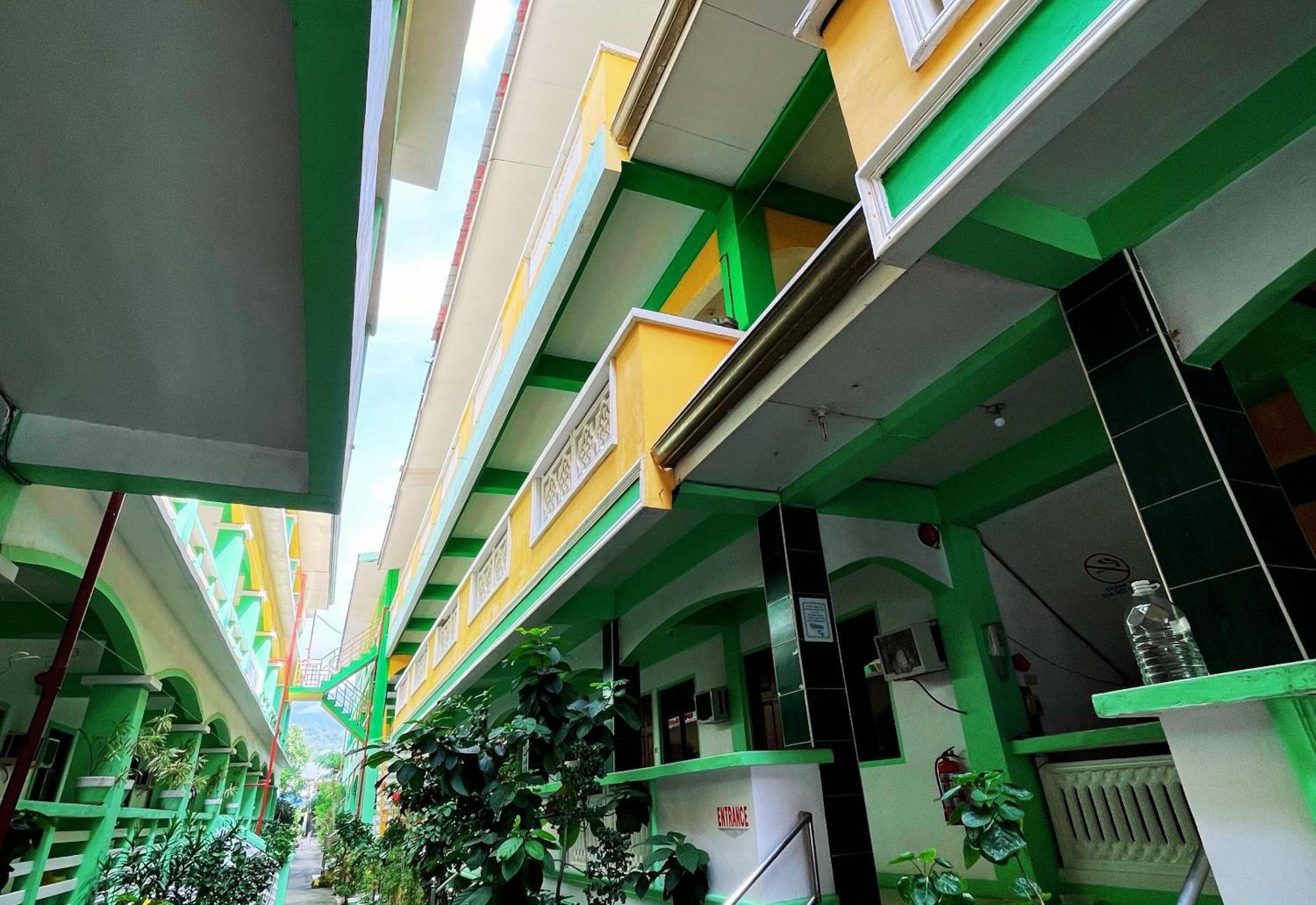 ไวท์บีช โฮเต็ล บาร์ แอนด์ เรสเตอรองต์ Hotel ปูแอร์โตกาเลรา ภายนอก รูปภาพ