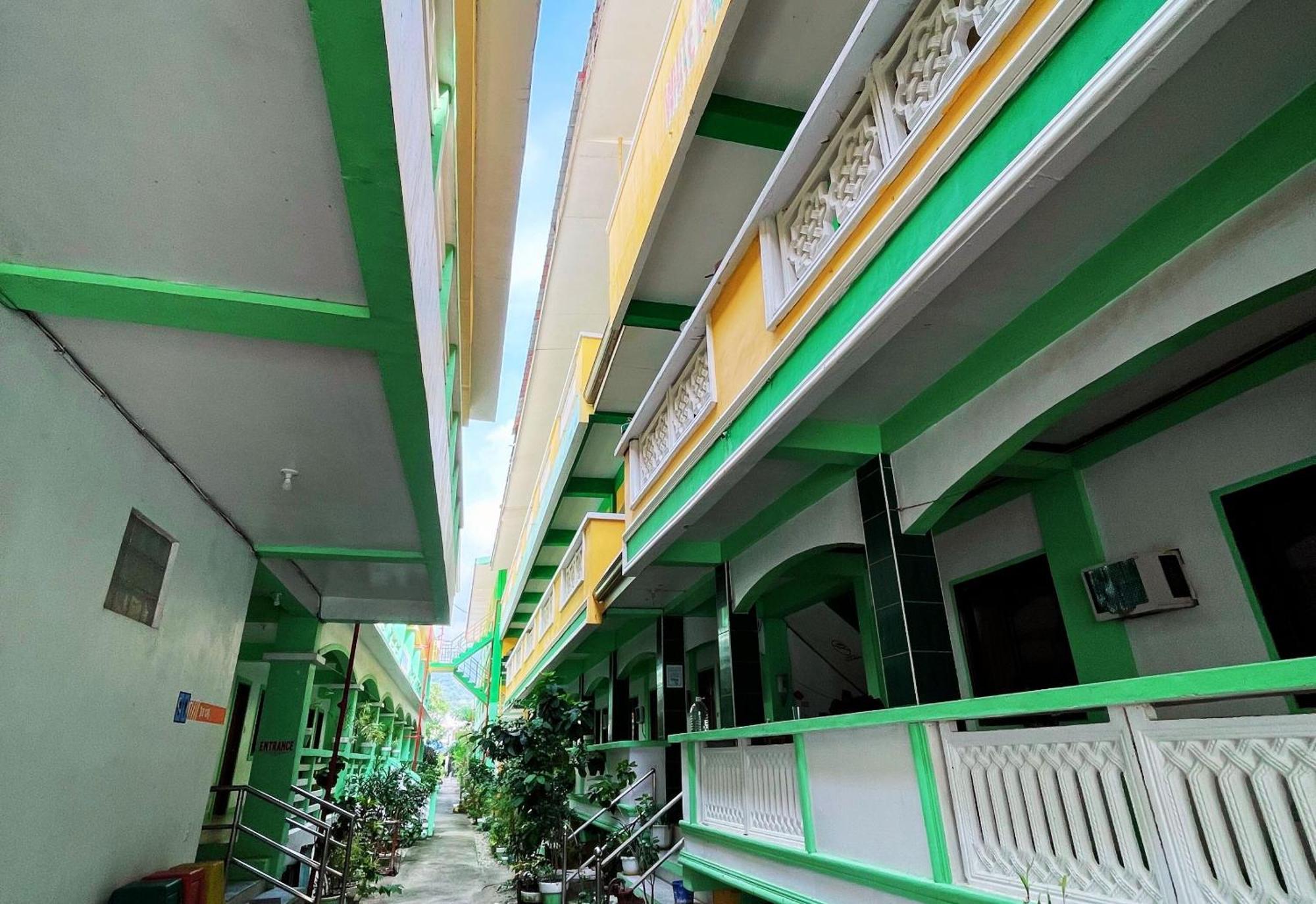 ไวท์บีช โฮเต็ล บาร์ แอนด์ เรสเตอรองต์ Hotel ปูแอร์โตกาเลรา ภายนอก รูปภาพ
